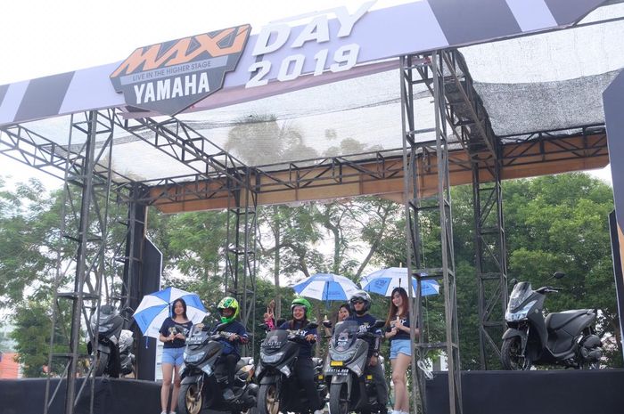 Satu persatu peserta Maxi Yamaha Day 2019 Sumatera Utara naik panggung dengan motornya