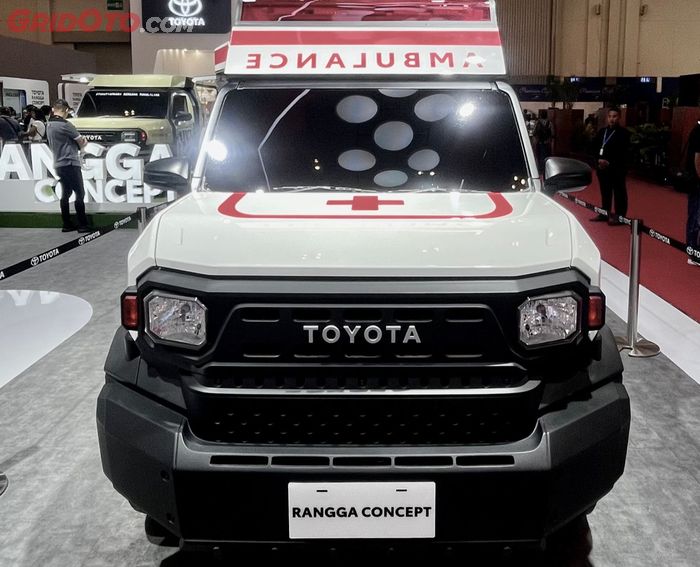 Toyota Rangga dengan model ambulans.