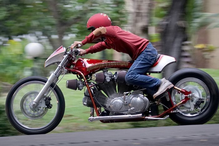 Harley-Davidson Sportster dengan konstruksi W-engine