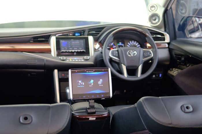 Tips Pasang Layar Monitor Di Konsol Tengah Toyota Innova