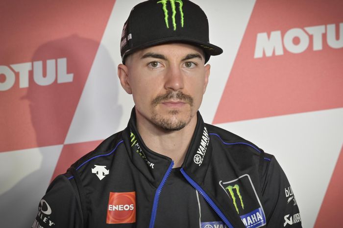 Maverick Vinales mengunggah foto cincin di jari manis tangan kiri. Ia memberi 'kode' kalau sudah menikah. 