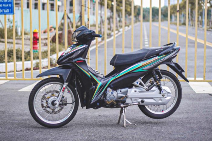 Honda Revo X Kelihatan Biasa Tapi Nyatanya Pasang Part Part Mewah Gridoto Com