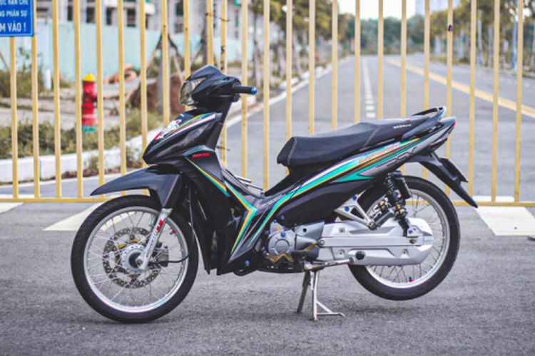 Honda Revo X Kelihatan Biasa Tapi Nyatanya Pasang Part Part Mewah Gridoto Com