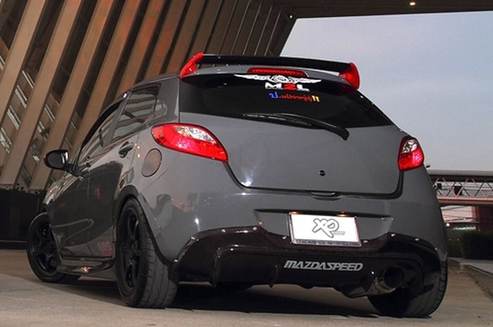 Modifikasi Mazda2 lama asal Thailand ini simpan power 222 dk dan kabin sporty