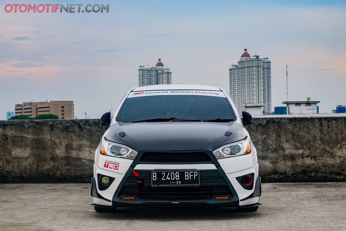 Banyak sisipan aksen carbon