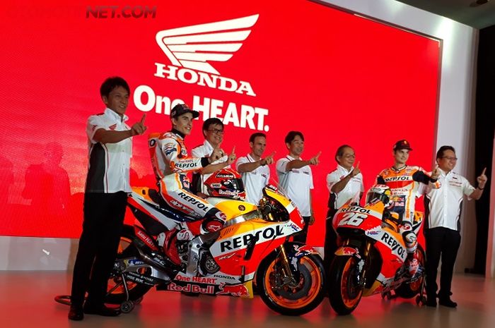 Marc Marquez dan Dani Pedrosa saat pengenalan tim Repsol Honda di JIEXPO Kemayoran, Jakarta Pusat (2