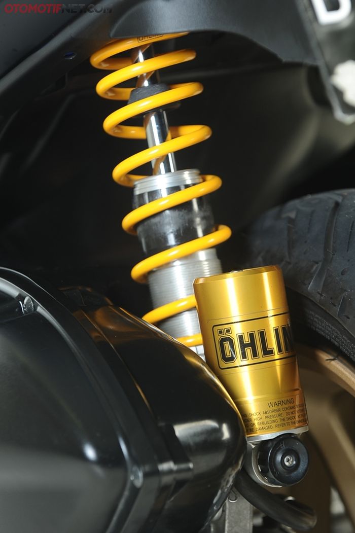 Sokbreker belakang Ohlins, sporti tapi juga mewah 