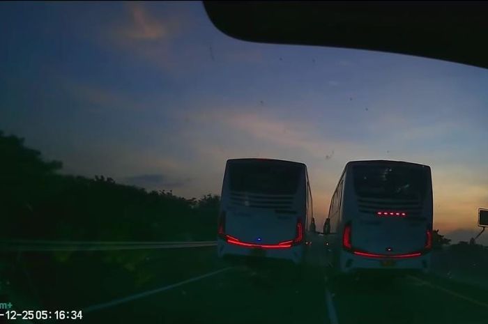 Bus Damri viral karena hampir menyebabkan kecelakaan di ruas Tol Ngawi-Kertosono