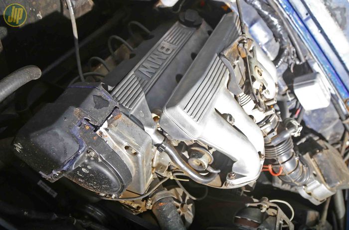 Mesin Suzuki Jimny F10A sudah ditukar milik BMW E30. 