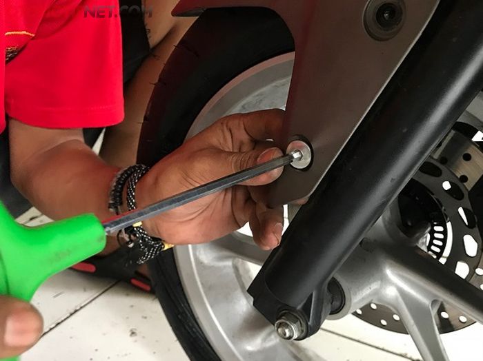 DIY Pasang Mudflap Sepatbor Depan Yamaha NMAX (Gbr.1)