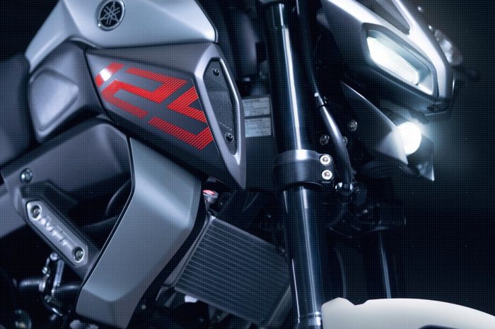 MT-125 punya diameter sokbreker lebih besar yakni 41 mm