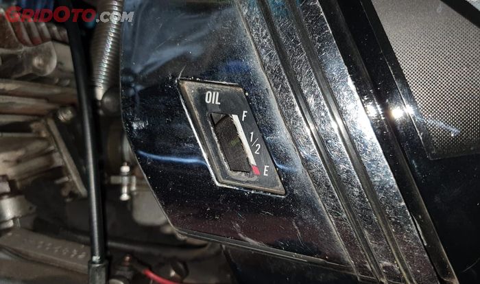 Lubang intip indikator oli samping pada Yamaha RX-King