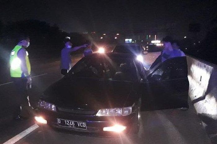 Honda Accord Cielo yang digunakan Ferdian Paleka dalam percobaan kabur dari kejaran petugas kepolisian di Tol Tangerang-Merak KM19, Jumat (8/5/2020) dini hari.  