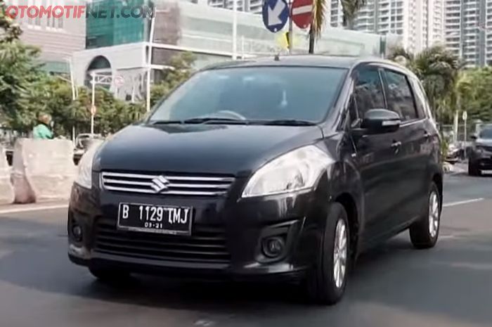 Ilustrasi mobil bekas Suzuki Ertiga lawas atau generasi 1