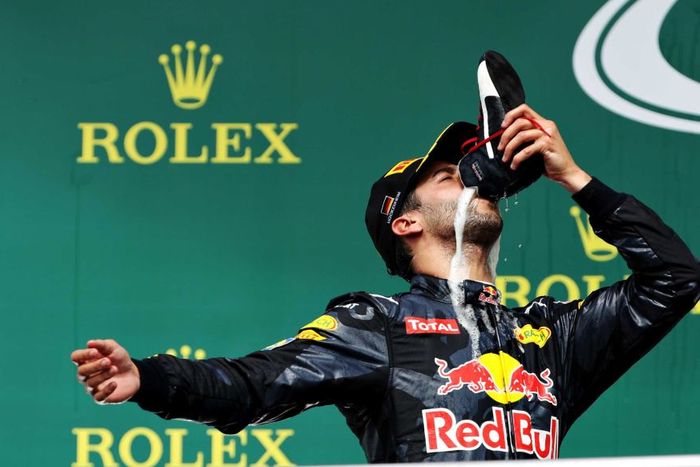 Daniel Ricciardo juga pernah melakukan shoey