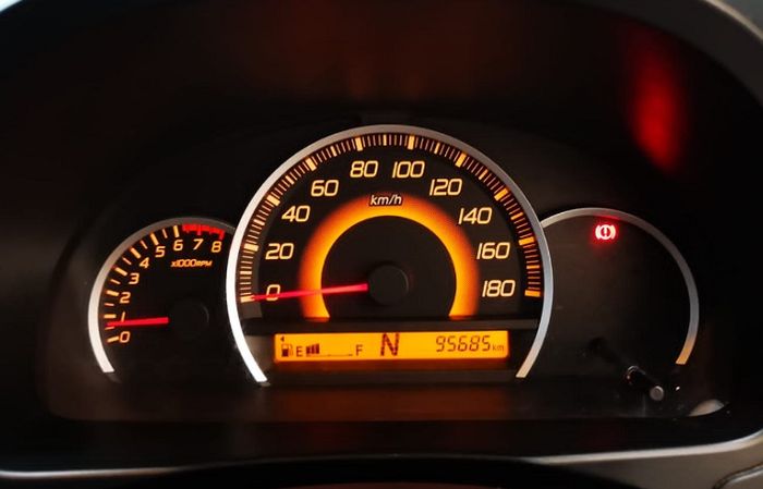 Ilustrasi odometer rendah pada mobil bekas