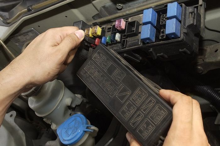 Ilustrasi cek Sekring