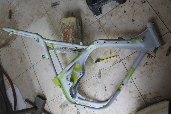 Salah satu rangka custom yang sedang melalui proses pengecatan