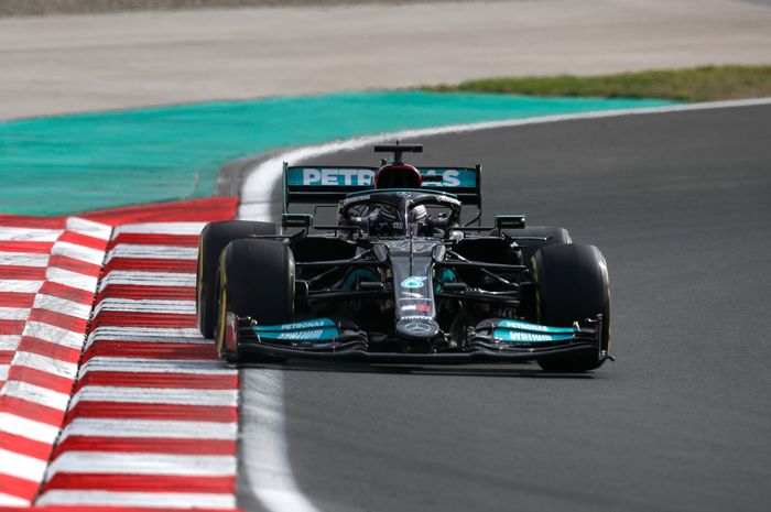 Pembalap Mercedes, Lewis Hamilton kembali tampil dominan pada sesi FP2 F1 Turki 2021 di Istanbul Park, Jumat (08/10/2021)