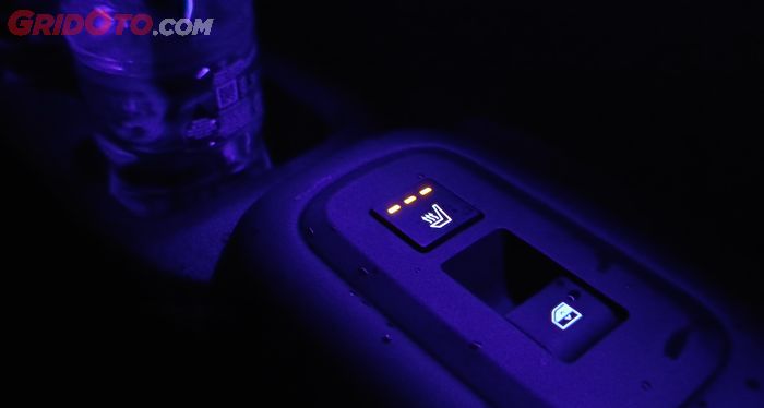 Seat heater jadi salah satu fitur Hyundai Santa Fe yang terus terpakai.