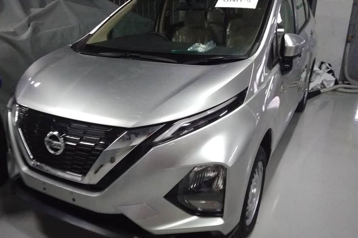 Nissan Livina varian terendah tipe E MT