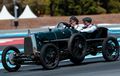 Cobain Mobil Aston Martin TT1 Berumur 100 Tahun di F1 Prancis 2022, Juara F1 Sebastian Vettel Dandan Layaknya Tommy Shelby di Serial Peaky Blinders
