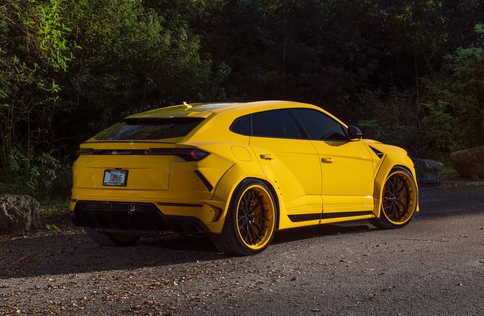 Modifikasi Lamborghini Urus juga punya bodi lebih gambot