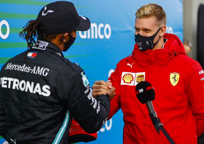 Usai balapan, Lewis Hamilton mendapat hadiah yakni berupa helm milik Michael Schumacher yang diberikan langsung oleh putranya, Mick Schumacher