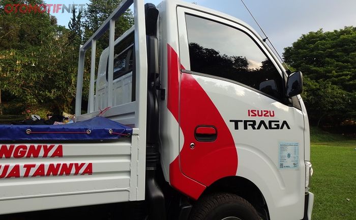 Isuzu juga sudah menyiapkan snorkel untuk Traga. Jika sudah tersambung dengan exhaust bisa libas genangan air pas Jakarta banjir nih.