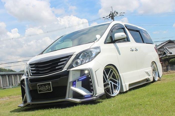 Modifikasi Toyota Alphard lama tampil agresif hasil garapan Blackpearl, Jepang
