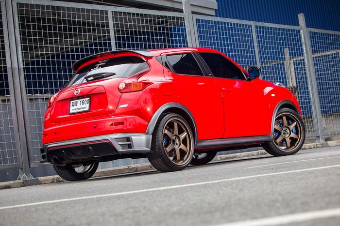 Tampilan depan modifikasi Nissan Juke pakai bumper Kenstyle dan spoiler Impul