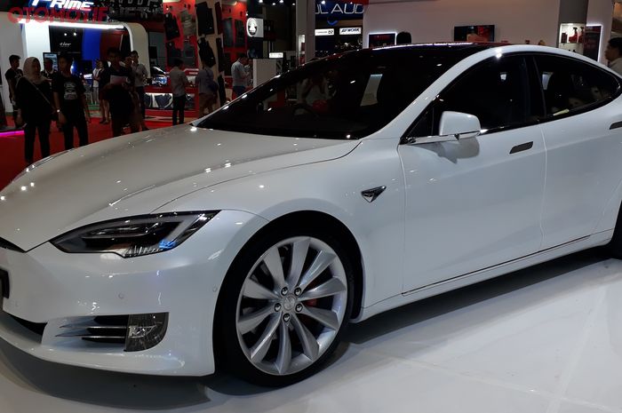 Tesla Model S P100D yang ditampilkan Prestige Image Motorcars di Kemayoran, Jakarta