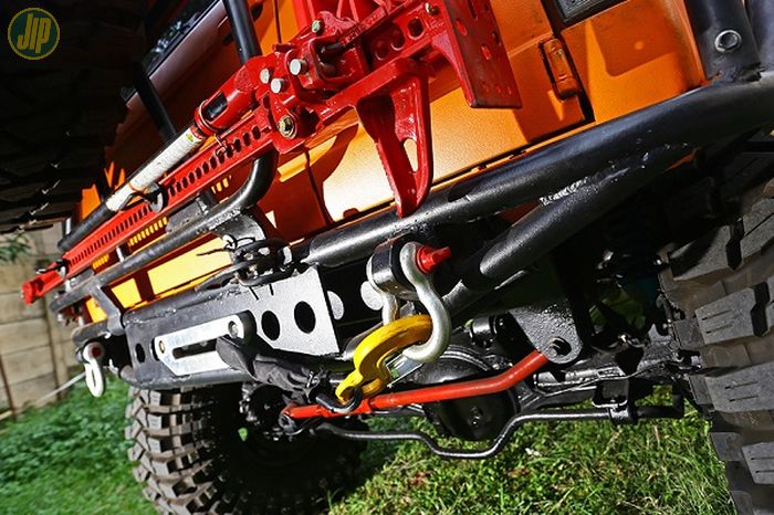 Kebanyakan sistem mekanisme pengoprasian part off-road seperti winch, locker differential dan rem su