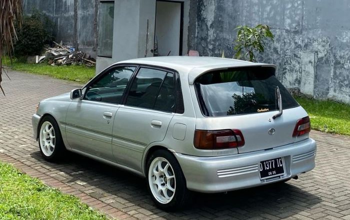 Tampak belakang Toyota Starlet 1.3 SE G 1997 dijual Rp 82 juta nego