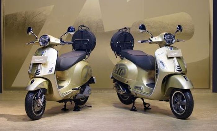 Vespa 75th Anniversary Edition
