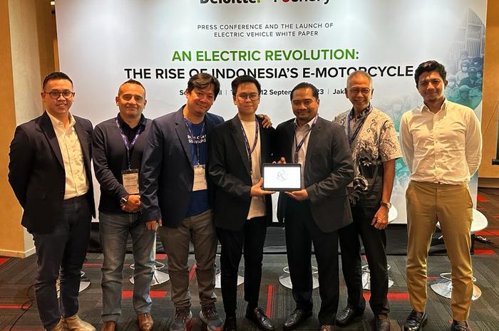 Deloitte Indonesia berkolaborasi dengan Faundry, menggelar riset bertajuk An Electric Revolution: The Rise of Indonesia&rsquo;s E-Motorcycle