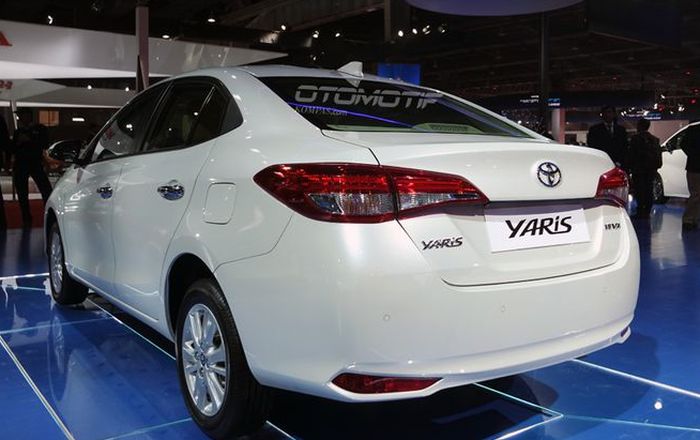 Toyota Yaris sedan di Delhi Auto Expo