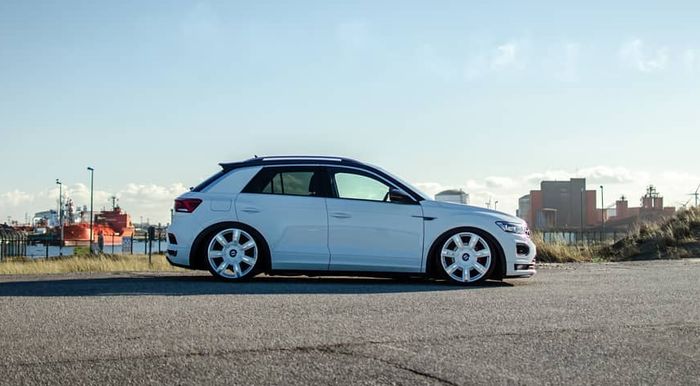 Modifikasi VW T-Roc  yang diubah jadi tampil ceper dan pakai pelek Bentley