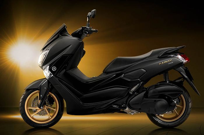 Ilustrasi Yamaha NMAX 155 hitam.