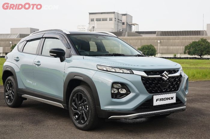 Suzuki Fronx SGX berwarna Ice Grayish Blue - Black