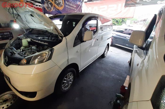 Ilustrasi servis rutin Nissan Evalia di bengkel Morgan Garage, Jakarta Selatan