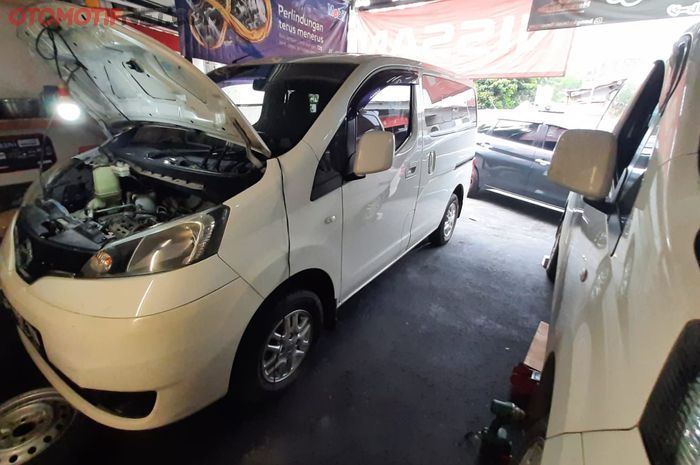 Ilustrasi servis rutin Nissan Evalia di bengkel Morgan Garage, Jakarta Selatan