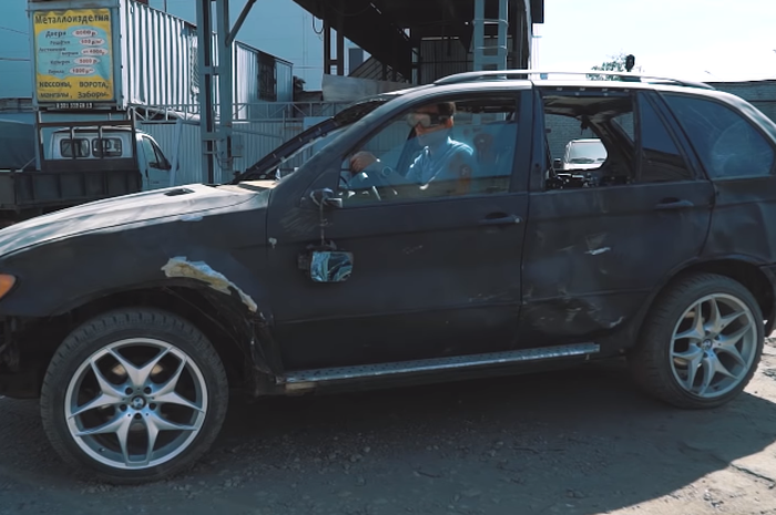 Video BMW X5  Lawas Diobarak abrik Biar Jadi Mobil Off road 