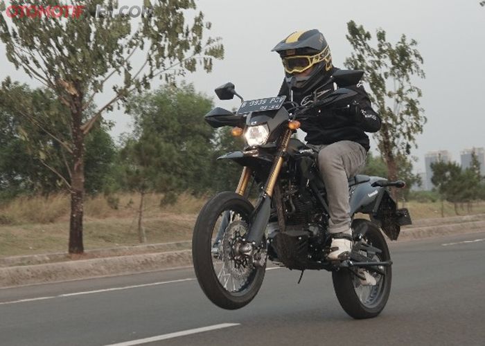 Kawasaki D Tracker 150 Menggoda Di Awal 2020 Tipe Se Dan Standar Mulai Rp 33 Jutaan Gridoto Com