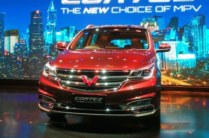 MPV Wuling Cortez saat diluncurkan di Ballroom Kempinski Hotel, Jakarta, Kamis (8/2/2018) sore. MPV
