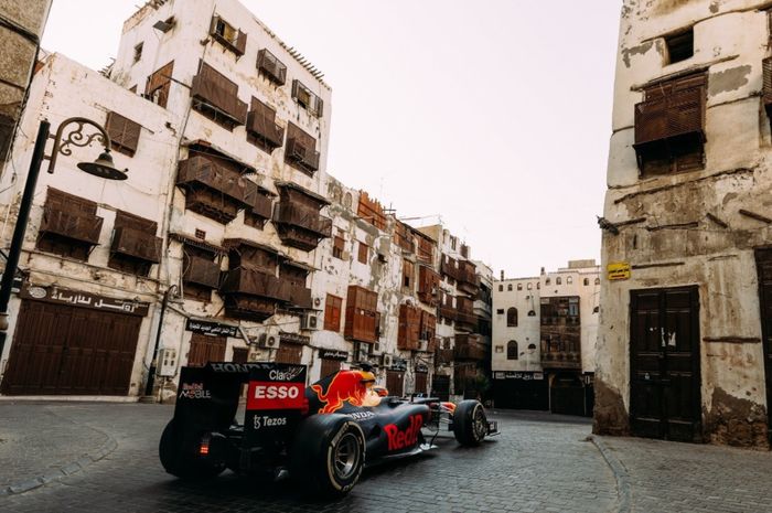 RB8 dipakai melaju di Jeddah