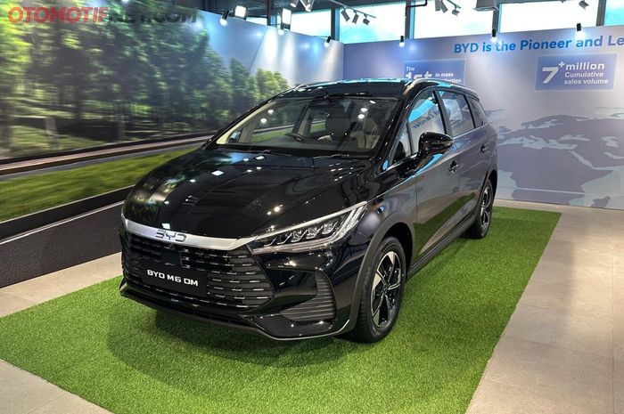 Kisaran harga BYD M6 DM tahun 2026.