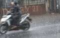 Waspada Angin Kencang, Ini Cara Naik Motor Ketika  Angin Kencang