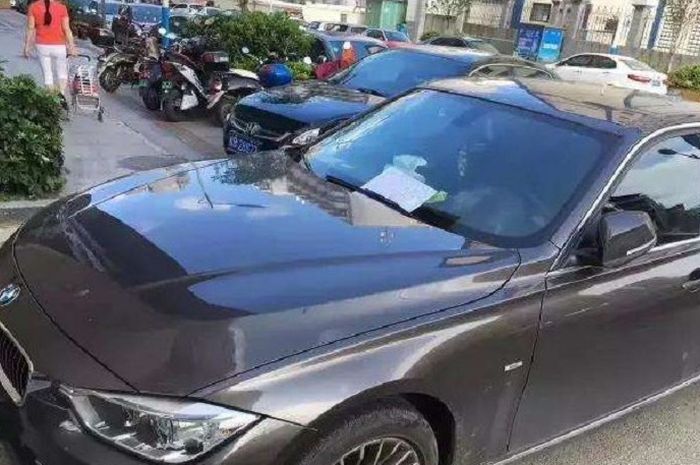 Mobil BMW yang tergores