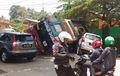 Nggak Kuat Nanjak, Bus Demonstran Terguling dan Timpa Avanza 
